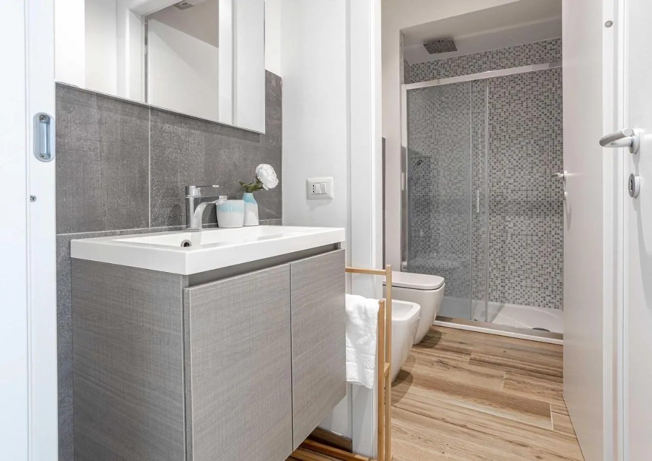 Sunlit 1 Bedroom Apt Via Pirelli Milan